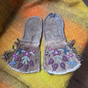 Antique Native American Leather Beaded gloves canada Canadian first nations